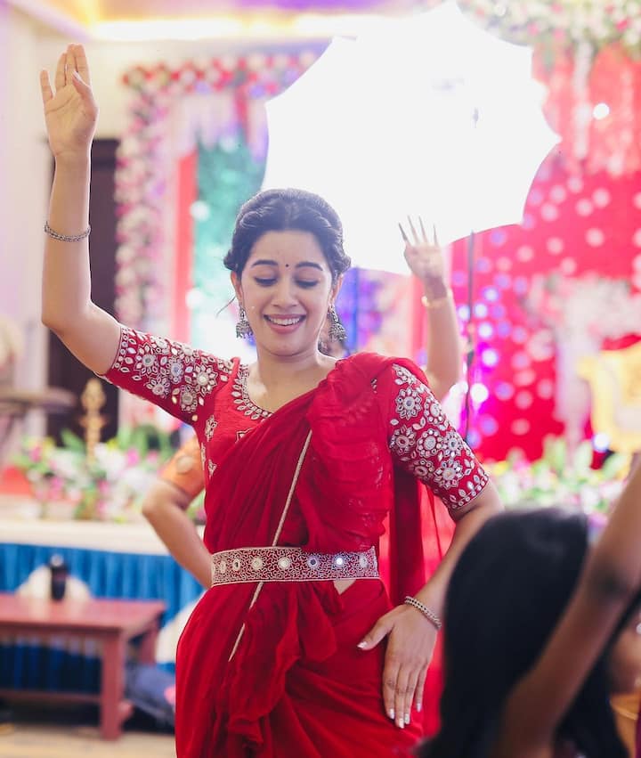 ఆ సినిమా హిట్ కొట్టినప్పటికీ ఎందుకో ఆమెకు పెద్దగా సినిమా అవకాశాలు రాలేదు. -Image credit: MirnaliniRavi/Instagram