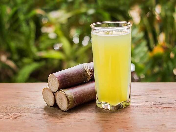 डिहायड्रेशन दूर करा - उन्हाळ्यात शरीराला पाणी आणि इतर द्रवपदार्थांची जास्त गरज असते. उन्हाळ्यात शरीराला घाम येताच शरीर निर्जलीकरण होते. जेव्हा शरीरात पाणी शिल्लक राहत नाही, तेव्हा अन्न पचण्यास त्रास होतो. अशा परिस्थितीत ऊसाचा रस प्यायल्याने डिहायड्रेशन दूर होते आणि अन्न पचण्यास मदत होते.