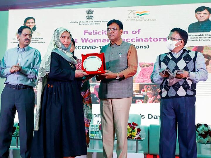 On Women's Day, Health Minister Mansukh Mandaviya Felicitates 72 Best Women Covid Vaccinators On Women's Day, Health Minister Mansukh Mandaviya Felicitates 72 Best Women Covid Vaccinators