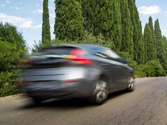 Car Tips: हाईवे पर ड्राइव करते हुए क्यों नहीं खुले होने चाहिए कार के शीशे? अभी जान लें