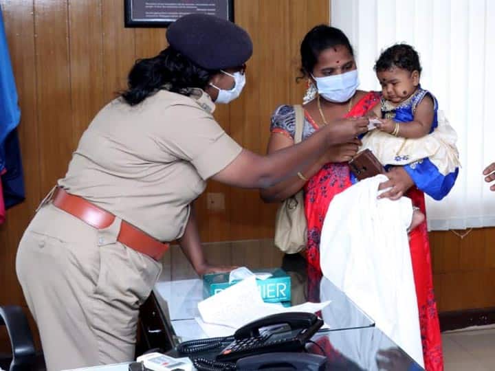 The woman  honestly handed over Rs 1,10,000 in Thanjavur குடும்ப கஷ்டம்.. ரூ.1,10000 பணத்தை உரியவரிடம் ஒப்படைத்த நேர்மை.. பெண்ணுக்கு குவியும் பாராட்டு
