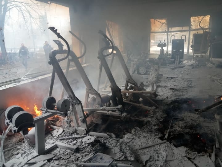 Russia Ukraine War: Russian Bombs Hit Rescue In Ukraine, Thousands Left With No Food: 10 Facts Russia Ukraine War: आसमान से रूस बरसा रहा मौत, सड़कों पर भूख-प्यास से बेहाल यूक्रेनी नागरिक, जंग के बड़े अपडेट्स 