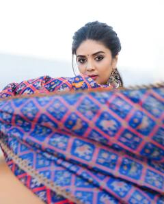 SreeMukhi Photos: చందమామైనా శ్రీముఖి అందం ముందు చిన్నబోవాల్సిందే
