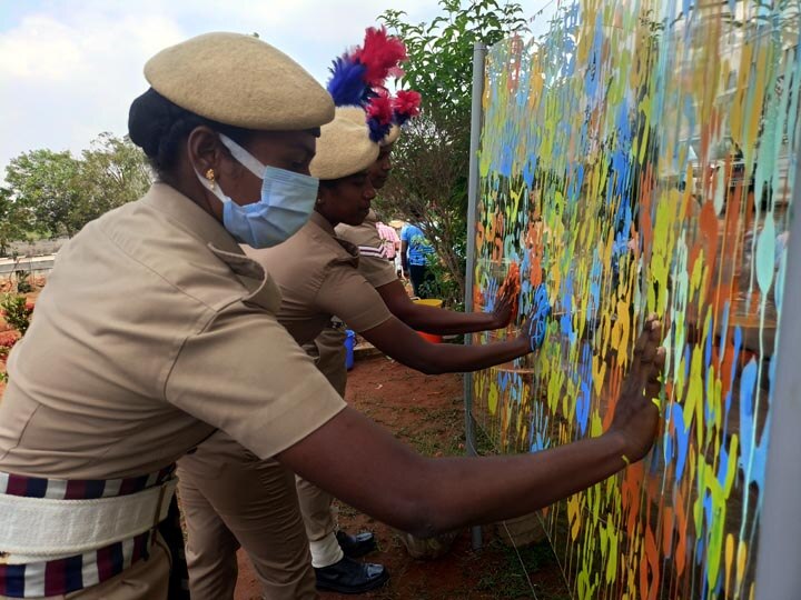 தஞ்சை : 12 பெண் போலீசாருக்கு  ஓட்டுநர் உரிமம்