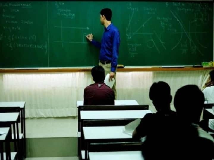Karimnagar government teachers demands money for Mutual transfers Karimnagar: డబ్బులు కొట్టు - బదిలీ పట్టు, ట్రాన్స్‌ఫర్ల కోసం కరీంనగర్ జిల్లాలో పెద్ద ఎత్తున డిమాండ్