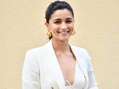 खूबसूरत सी मुस्कान, महफिल की जान, आलिया भट्ट की इन अदाओं को देख फैंस हुए उनके मेहरबान