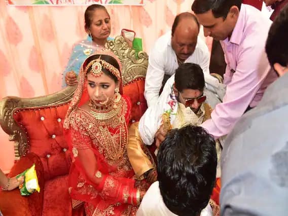 एक्सीडेंट के बाद भी एंबुलेंस से दूल्हा राहुल कटारिया विवाह स्थल पर पहुंचा.