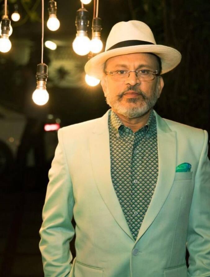 जानेमाने फिल्म अभिनेता अन्नू कूपर 'अंताक्षरी'' होस्ट कर चुके हैं. अन्नू की एंकरिंग उस वक्त काफी फेमस थी.