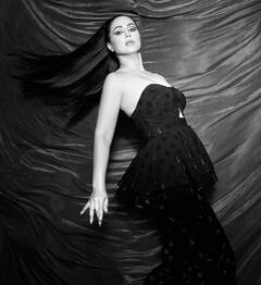 ਹਿਨਾ ਖ਼ਾਨ ਦਾ ਬਲੈਕ ਕਲਰ ਆਫ ਸ਼ੋਲਡਰ ਡ੍ਰੈੱਸ 'ਚ ਨਜ਼ਰ ਆਇਆ ਕਾਤਲ ਅੰਦਾਜ਼ ਵੇਖ ਫੈਨਸ ਹੋਏ ਹੈਰਾਨ