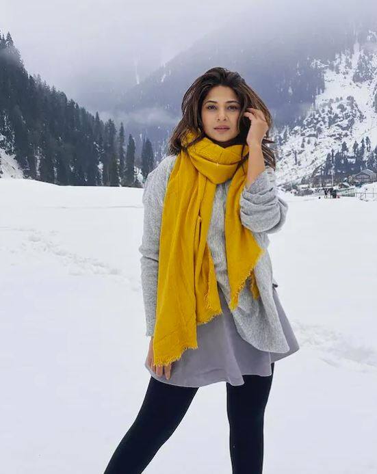 ਜੈਨੀਫਰ ਨੂੰ ਮਸਤੀ ਕਰਦੇ ਦੇਖ ਉਸ ਦੇ ਫ਼ੈਨਜ ਵੀ ਕਾਫੀ ਖੁਸ਼ ਹਨ। ਉਹ ਉਸਦੀਆਂ ਤਸਵੀਰਾਂ 'ਤੇ ਕਾਫੀ ਕਮੈਂਟ ਕਰ ਰਹੇ ਹਨ। ਜੈਨੀਫਰ ਦਾ ਮਸਤੀ ਭਰਿਆ ਅੰਦਾਜ਼ ਫ਼ੈਨਜ ਵੱਲੋਂ ਕਾਫੀ ਪਸੰਦ ਕੀਤਾ ਜਾ ਰਿਹਾ ਹੈ।