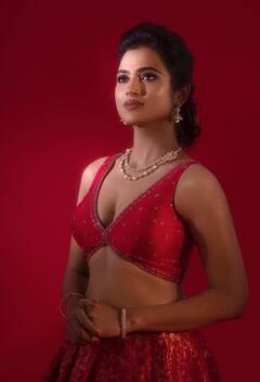 Actress Ramya Pandian: ரம்யா பாண்டியனின் ரம்மியமான புகைப்படங்கள்!!