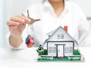 Home Loan લેનારા ગ્રાહકોને મોટો આંચકો! દેશની આ દિગ્ગજ બેંકે વ્યાજ દરમાં કર્યો વધારો, જાણો કેટલી વધશે તમારી EMI?