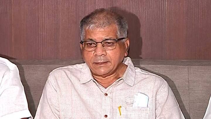 ओबीसी आरक्षणाबाबत राज्य सरकार अप्रामाणिक ; प्रकाश आंबेडकर यांचा हल्लाबोल prakasha ambedkar allegations on maharastra government over obc reservation ओबीसी आरक्षणाबाबत राज्य सरकार अप्रामाणिक ; प्रकाश आंबेडकर यांचा हल्लाबोल