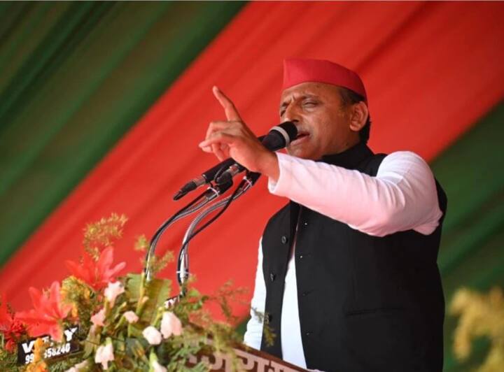 एबीपी न्यूज़ और सी वोटर के एग्जिट पोल के आंकड़ों के मुताबिक, दूसरे चरण में बीजेपी को 23 से 27 सीटें, समाजवादी पार्टी गठबंधन को 26 से 30 सीटें मिल सकती हैं.