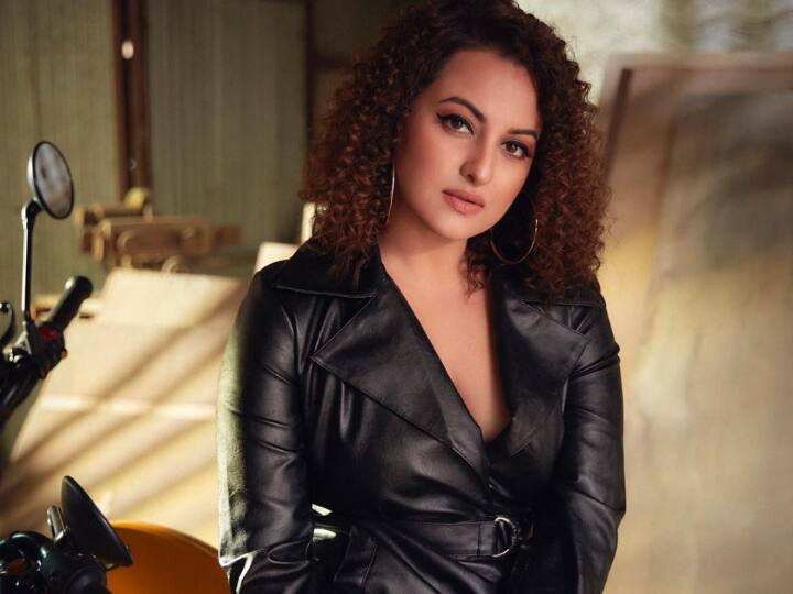 Sonakshi Sinha Releases An Official Statement In Response To ‘Non-Bailable Warrant’ Issued Against Her Sonakshi Sinha Releases An Official Statement In Response To ‘Non-Bailable Warrant’ Issued Against Her