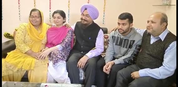 ਅਪਰੇਸ਼ਨ ਗੰਗਾ ਦੇ ਤਹਿਤ ਭਾਰਤ ਵਾਪਸ ਪਹੁੰਚੀ ਪੰਜਾਬ ਦੀ ਧੀ ਜਸਮੀਨ ਨੇ ਦੱਸੇ ਦੇਸ਼ ਦੇ ਹਾਲਾਤ ਅਪਰੇਸ਼ਨ ਗੰਗਾ ਦੇ ਤਹਿਤ ਭਾਰਤ ਵਾਪਸ ਪਹੁੰਚੀ ਪੰਜਾਬ ਦੀ ਧੀ ਜਸਮੀਨ ਨੇ ਦੱਸੇ ਦੇਸ਼ ਦੇ ਹਾਲਾਤ