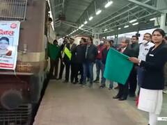 International Women's Day: महिला दिवस के मौके पर महिलाओं ने चलाई बुंदेलखंड एक्सप्रेस ट्रेन, देखिए तस्वीरें