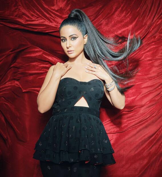 ਹਿਨਾ ਖ਼ਾਨ ਦਾ ਬਲੈਕ ਕਲਰ ਆਫ ਸ਼ੋਲਡਰ ਡ੍ਰੈੱਸ 'ਚ ਕਾਤਲ ਅੰਦਾਜ਼