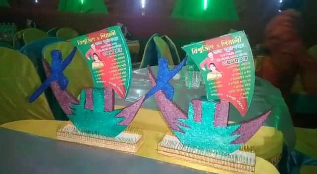 বিশ্বজিৎ নিজে অতিথি অভ্যাগতদের স্বাগত জানান মোহনবাগানের জার্সি পরে। আইএসএলে মোহনবাগান ভাল অবস্থায় রয়েছে।