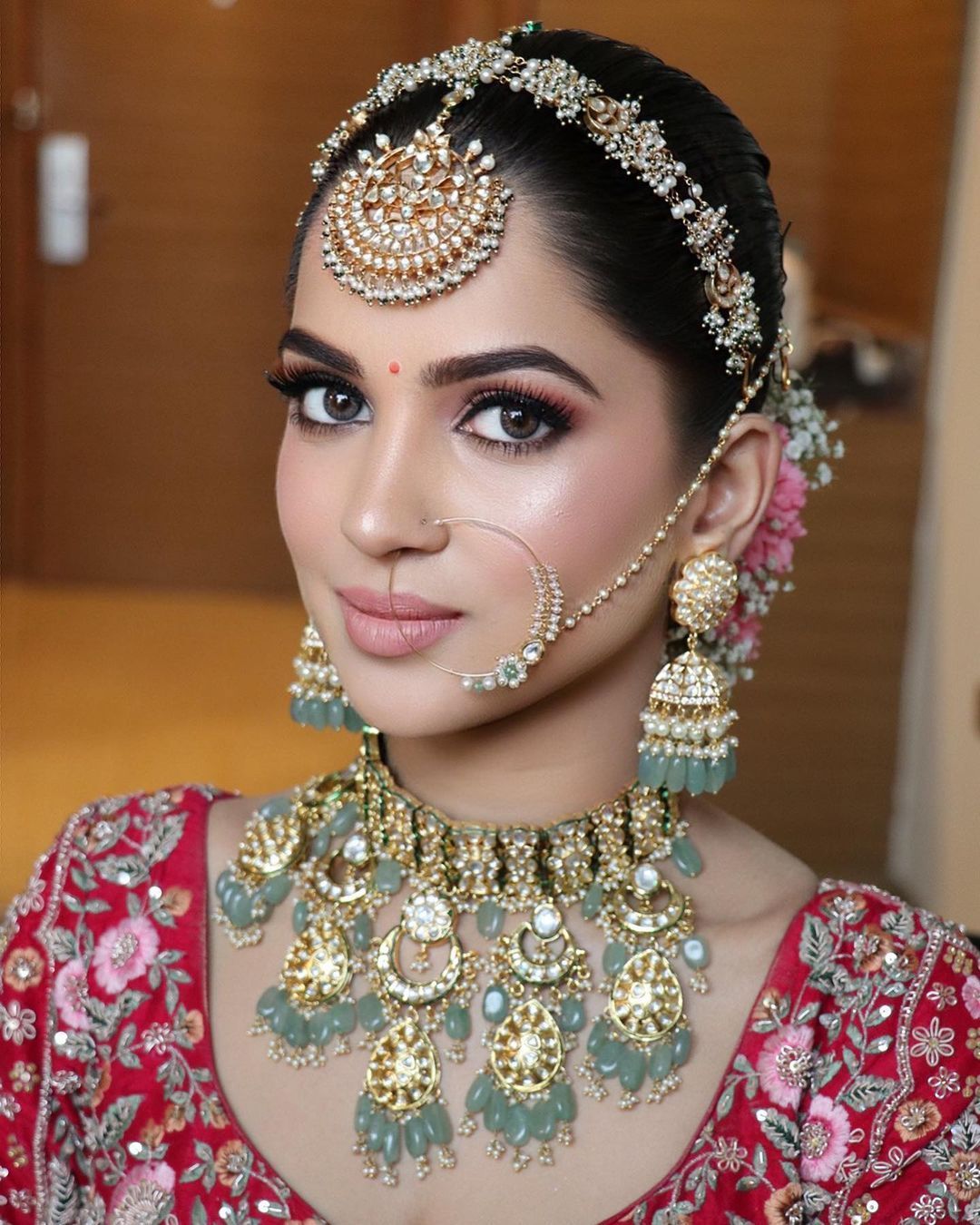 Maang Teeka Designs For Bride From Rajputi Matha Patti To Punjabi Big Teeka  These Can Be The Choice | शादी में मांग टीका बदल सकता है दुल्हनिया का पूरा  लुक, ये डिजाइन