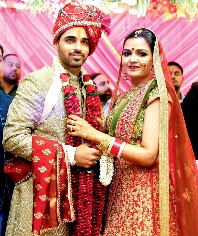 भुवनेशवर कुमार हाल ही में एक बेटी के पिता बने हैं उन्होंने अपने बचपन की दोस्त के साथ शादी रचाई है.