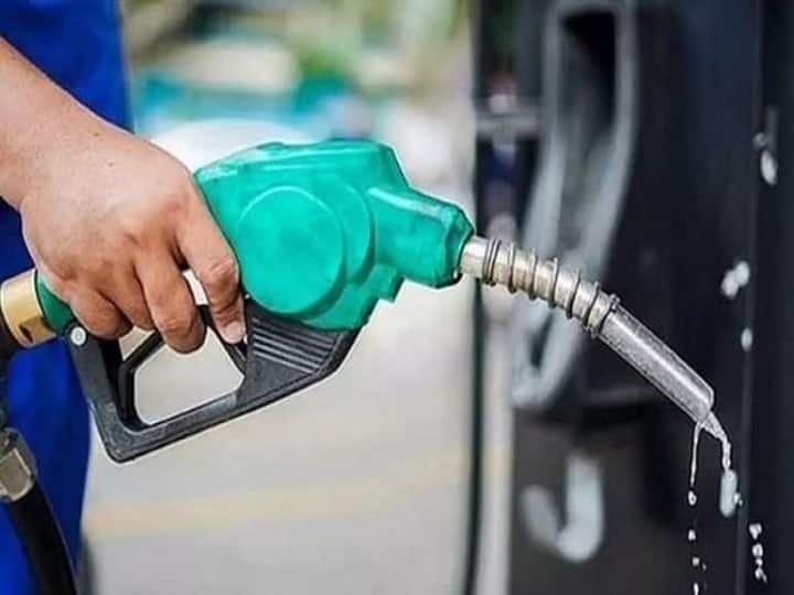 Crowd of people at petrol pump in Patna, shocked by the discussion of increase in prices, people are saying this ann Bihar News: 'रिजल्ट के बाद बढ़ जाएंगे दाम', पटना में पेट्रोल पंप पर लग रही भीड़, कीमतों में बढ़ोतरी की चर्चा से सहमे लोग