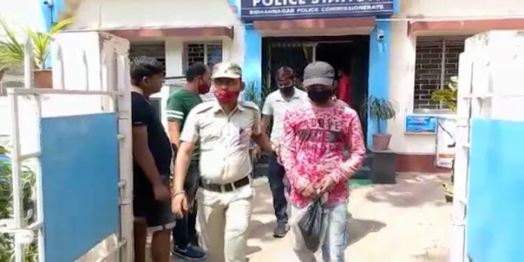 Kolkata: Six people were arrested on suspicion of robbery from Lake Town area Kolkata: লেকটাউন থেকে পাকড়াও ৬ সশস্ত্র দুষ্কৃতী, উদ্ধার ডাকাতির একাধিক সরঞ্জাম