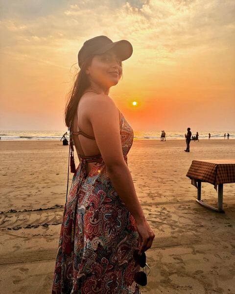 తన తెలంగాణ యాస, డాన్స్ లతో ప్రేక్షకులను ఆకట్టుకుంది.  (Photo Courtesy: Alekhya Harika Instagram)