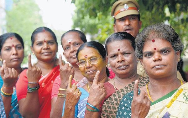 Womens day: அரசியலில் பெண்களின் நிலை... ஓட்டு வங்கி அரசியலில் இருந்து அதிகார சக்தியாக மாறுவது எப்போது?