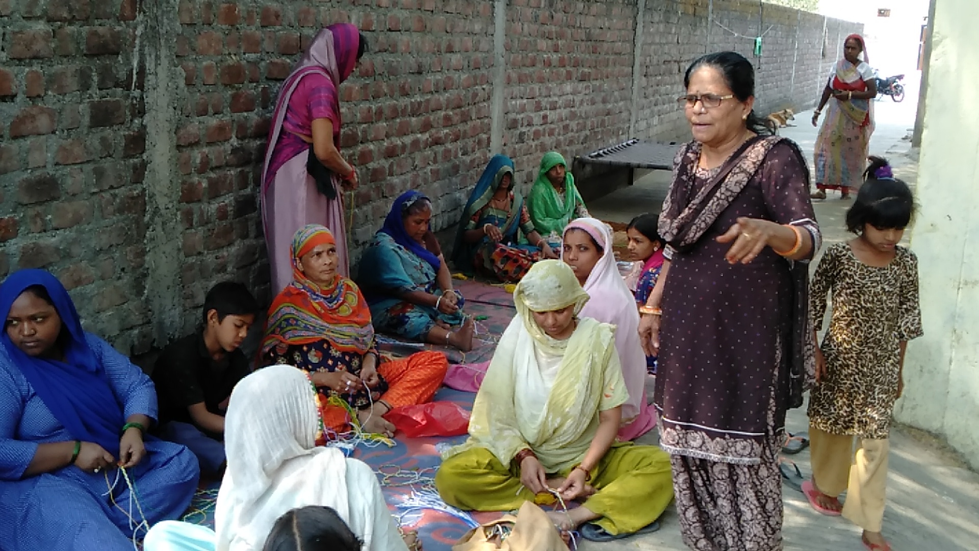 International Women's Day: इंदौर की यह महिला 35 सालों से कर रही हैं अपने गांव की महिलाओं को आत्मनिर्भर बनाने का काम