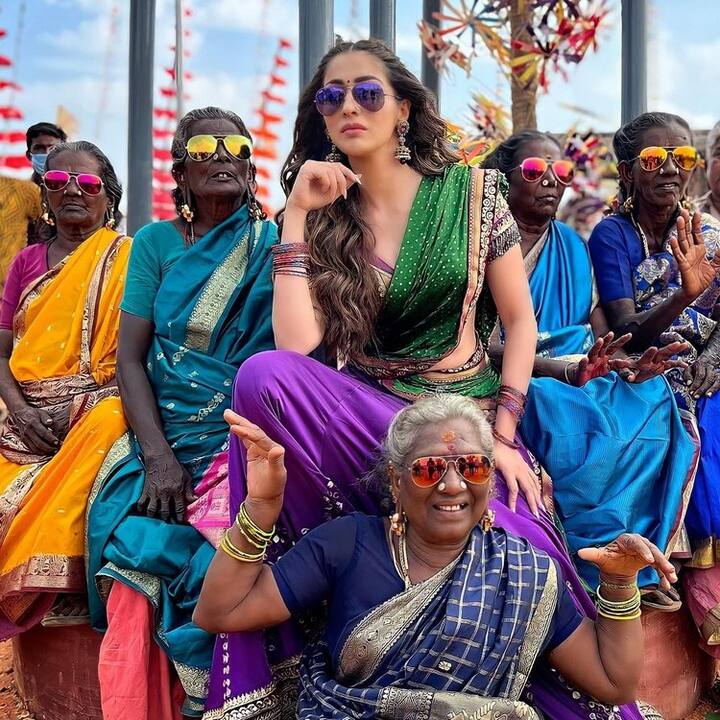 ఎప్పటికప్పుడు తన హాట్ ఫొటోలను అభిమానులతో పంచుకుంటూ ఉంటుంది. తాజాగా ఆమె షేర్ చేసిన ఫొటోలు సోషల్ మీడియాలో వైరల్ అవుతున్నాయి. (Photo Courtesy: Raai LaxmiInstagram)