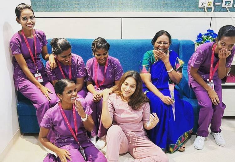 Aishwaryaa Rajinikanth shares her Women day wishes along with nurses who took care of her என்னோட மகன்களுக்கு பெண்களை மதிக்க கத்துக்கொடுப்பேன்..  ஐஷ்வர்யா ரஜினிகாந்த்!