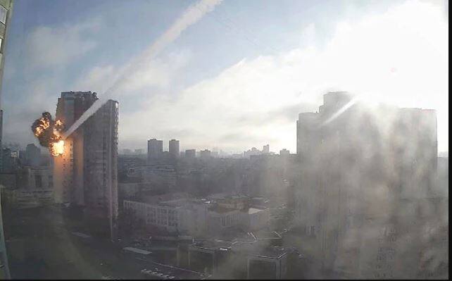 ਰੂਸ ਤੇ ਯੂਕਰੇਨ ਵਿਚਾਲੇ ਚੱਲ ਰਹੀ ਜੰਗ ਦਾ ਅੱਜ 13ਵਾਂ ਦਿਨ ਹੈ। ਰੂਸ ਦੇ ਹਮਲੇ ਵਿੱਚ ਯੂਕਰੇਨ ਨੂੰ ਹੁਣ ਤੱਕ ਭਿਆਨਕ ਤਬਾਹੀ ਝੱਲਣੀ ਪਈ ਹੈ। ਬੁਨਿਆਦੀ ਢਾਂਚੇ ਦੇ ਲਿਹਾਜ਼ ਨਾਲ 10 ਬਿਲੀਅਨ ਡਾਲਰ ਦੀ ਜਾਇਦਾਦ ਨੂੰ ਨੁਕਸਾਨ ਪਹੁੰਚਿਆ ਹੈ।