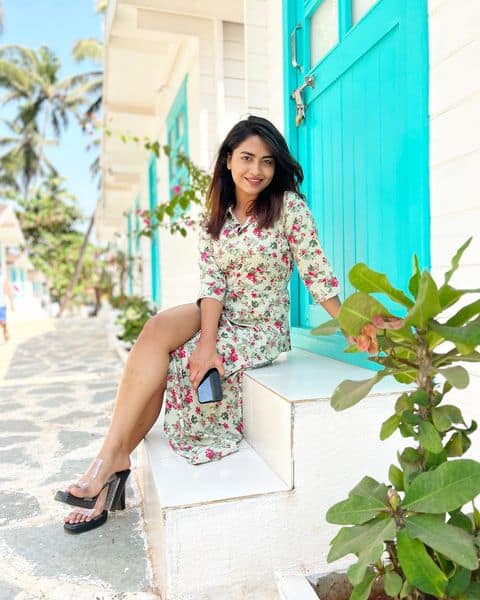 తాజాగా ఈ బ్యూటీ షేర్ చేసిన ఫోటోలు సోషల్ మీడియాలో వైరల్ అవుతున్నాయి.  (Photo Courtesy: Alekhya Harika Instagram)