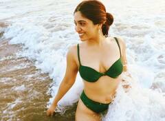 એક્ટ્રેસ ભૂમિ પેડનેકરનો હોટ અંદાજ જોઈ દંગ રહી જશો, જુઓ વાયરલ તસવીરો