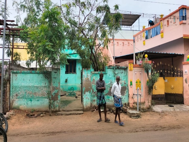 செல்போன் பேசிக்கொண்டு இருந்ததால் ஆத்திரம்...! மாமியார் வீட்டில் இருந்த மனைவியை கொடுரமாக வெட்டி கொன்ற கணவன்