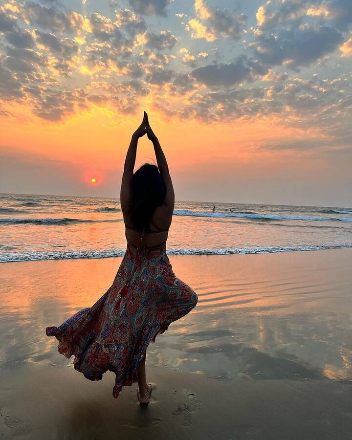 దేత్తడి అనే పేరుతో యూట్యూబ్ లో ఈమెకి సంబంధించిన వీడియోలు చాలానే ఉంటాయి. (Photo Courtesy: Alekhya Harika Instagram)