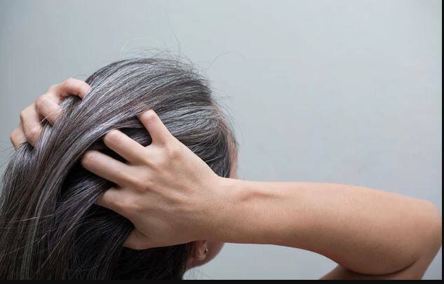 Hair hacks: White hair Hacks how to get rid of white hairs ਜੇਕਰ ਨਹੀਂ ਸਫੈਦ ਵਾਲਾਂ ਨੂੰ ਕਲਰ ਕਰਨ ਦਾ ਟਾਈਮ ਤਾਂ ਅਪਣਾਓ ਇਹ ਆਸਾਨ ਹੈਕਸ