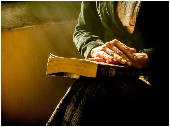 दिल्ली यूनिवर्सिटी के श्री गुरु तेग बहादुर खालसा कॉलेज में असिस्टेंट प्रोफेसर के पद पर भर्तियां निकली हैं. इन पदों पर बिना परीक्षा सीधी भर्ती होगी. इस रिक्रूटमेंट ड्राइव के माध्यम से कुल 66 पद भरे जाएंगे. इस भर्ती के अंतर्गत बहुत से विषय जैसे अंग्रेजी, हिंदी, इकोनॉमिक्स, फिजिक्स, कंप्यूटर साइंस आदि के पद भरे जाएंगे. जानते हैं विस्तार से.