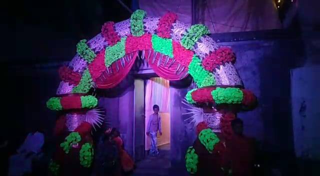 বাড়িতে থাকলে মোহনবাগানের খেলা মিস করেন না বিশ্বজিৎ। কিন্তু অফিসে থাকলে খেলা দেখা হয় না । তখন তাঁকে খেলার আপডেট দেন তার স্ত্রী পিয়ালী।