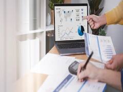 कामकाजी महिलाएं नौकरी के दौरान इस तरह करें फाइनेंशियल प्लानिंग, जरूरत पड़ने पर नहीं होगी पैसों की कमी