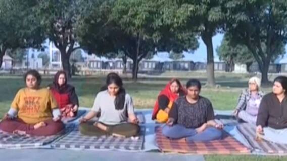 યોગ ભગાવે રોગ: ૐકાર-ગાયત્રી મંત્રીના ઉચ્ચારણ સાથે પ્રાણાયામની શરૂઆત કરો, જુઓ ગુજરાતી ન્યુઝ