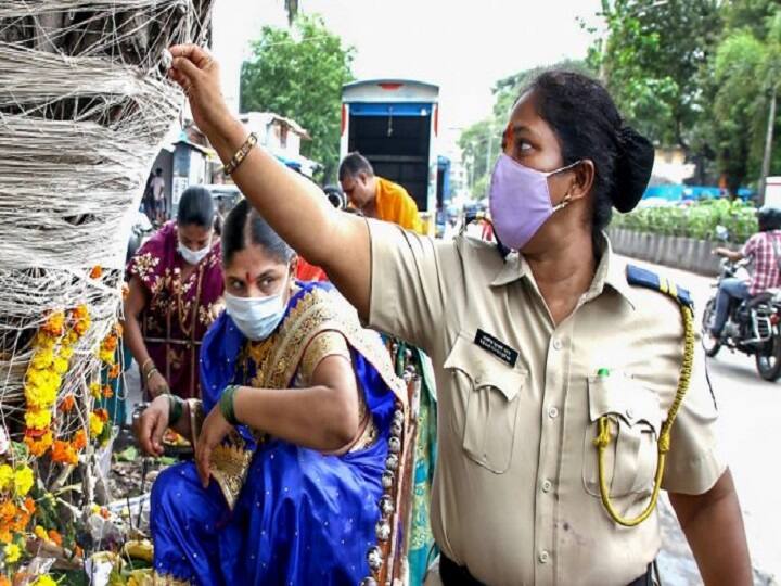 Mumbai Maharashtra International Womens Day gift to women Police personnel eight hour shift from Tuesday International Womens Day: मुंबई पुलिस का महिला कर्मियों को तोहफा, कम किए गए काम करने घंटे