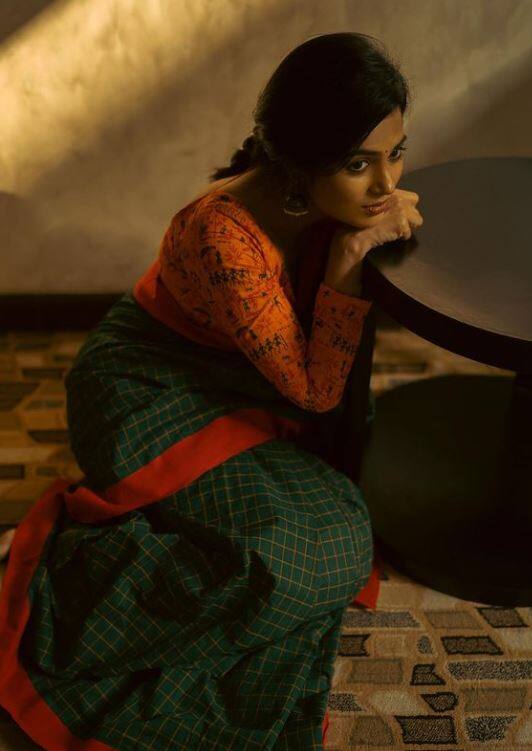 முரட்டு தமிழச்சி உன்னை சுத்தி ஒரு இருட்டு திரை தைச்சி