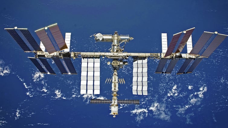 Russia releases scary video of space station dismantling Video: સ્પેસ સ્ટેશનથી અલગ થવાનો વીડિયો જાહેર કરી રશિયાએ આપ્યો આ સંદેશ, જુઓ વીડિયો