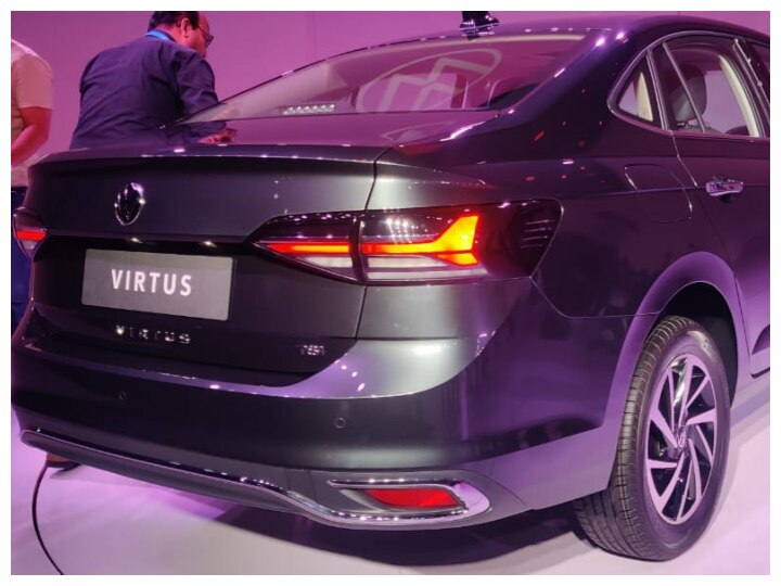 पावरफुल इंजन और लग्जरी इंटीरियर के साथ देखिए कैसी है Volkswagen Virtus सेडान कार