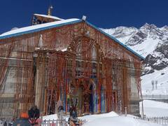 Kedarnath Dham: કેદારનાથ ધામના દરવાજા ખોલવા માટે પ્રશાસનની તૈયારીઓ તેજ, હજુ પણ 5 ફૂટ ઉંચો બરફ જામ્યો છે