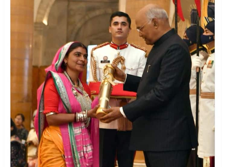 President Ram Nath Kovind confers Nari Shakti Puruskar to gujarati farmer  women on the occasion of International Women's Day International Women's Day 2022: આ 10 પાસ ગુજરાતી મહિલા ખેડૂતોને ખાતર અને ટેકનોલોજી આધારિત ખેતીની આપે છે તાલીમ, મહિલા દિવસ પર રામનાથ કોવિંદે કર્યુ સન્માન