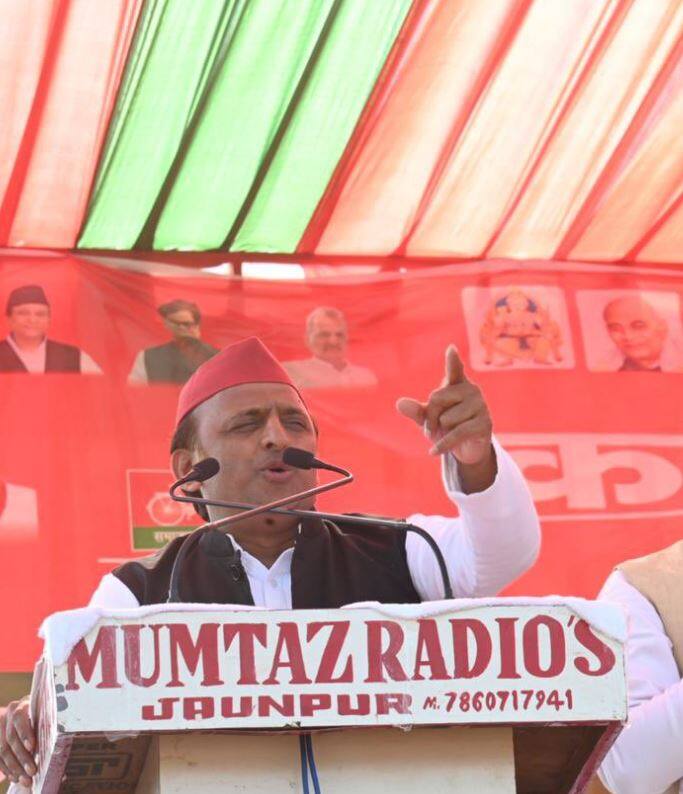 एग्जिट पोल आने के बाद भी समाजवादी पार्टी अपनी सीटों को लेकर कॉन्फिडेंस में है. अखिलेश यादव ने कहा है कि 10 मार्च को नतीजे अलग होंगे, हम सरकार बना रहे हैं.