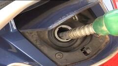 Mumbai Petrol Price : दरवाढीच्या भीतीने पेट्रोल भरण्यासाठी नागरिकांच्या रांगा ABP Majha